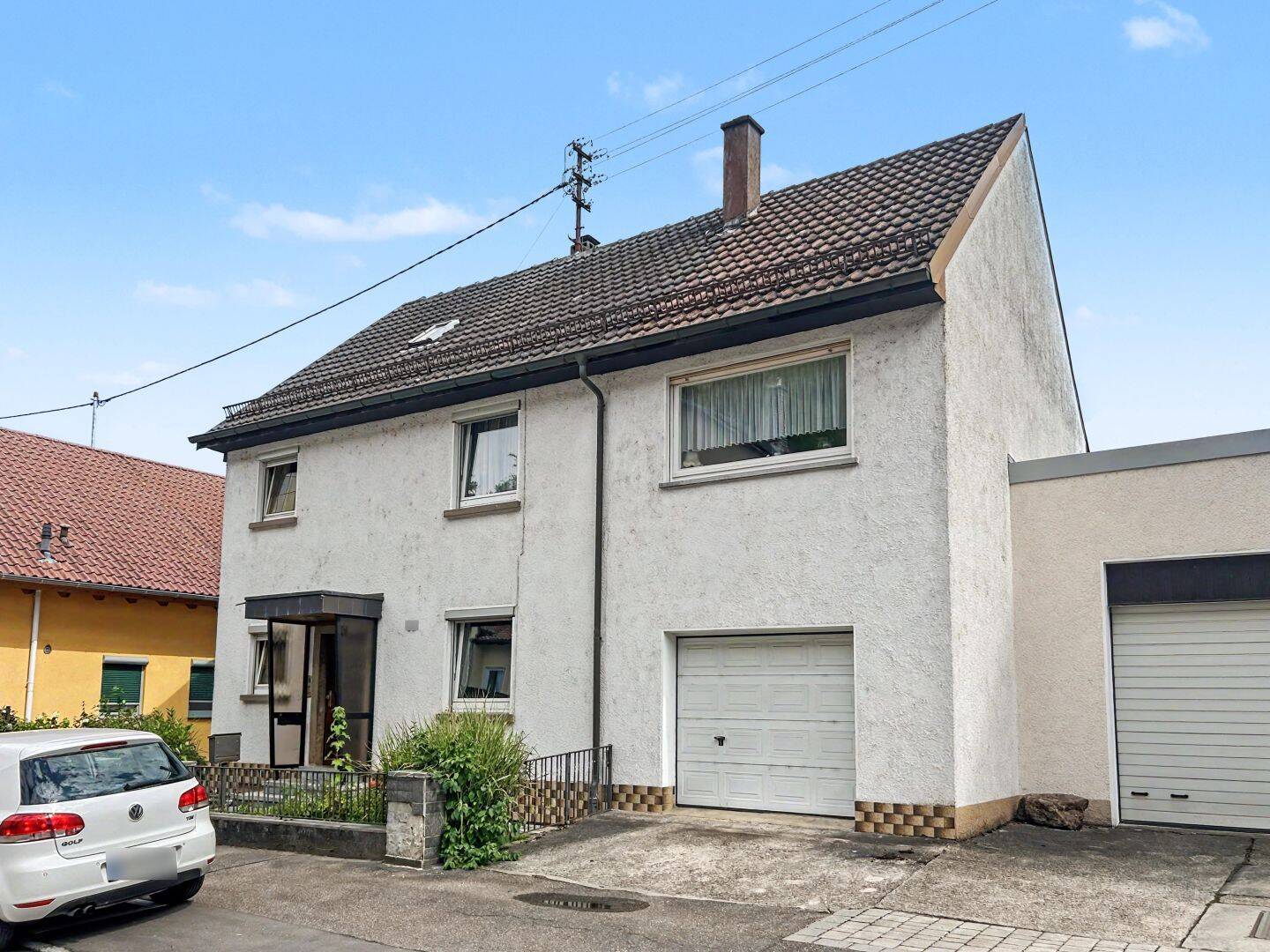 Renovierungsbedürftiges Einfamilienhaus mit schönem Grundstück in Mühlacker-Enzberg, 75417 Mühlacker