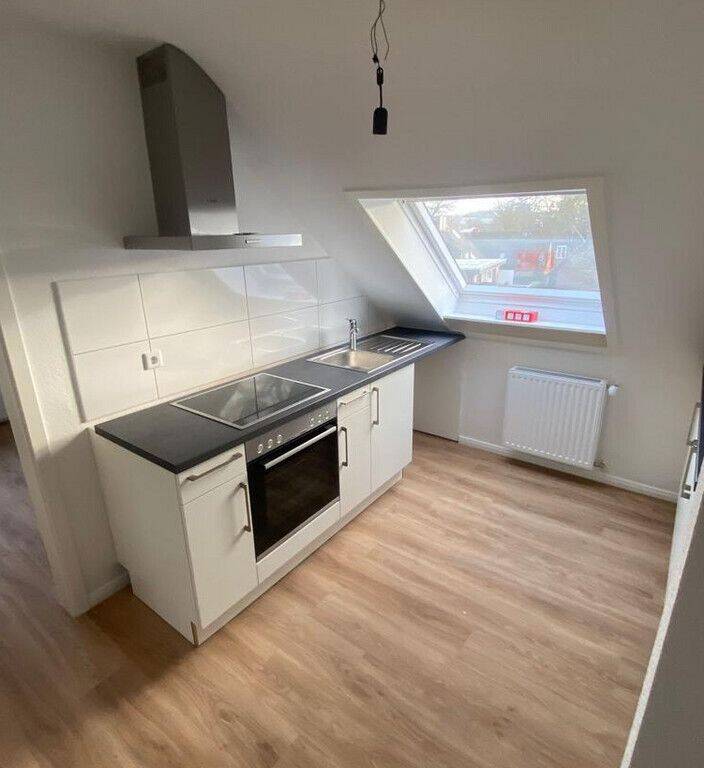Modernisierte Dachgeschosswohnung, 21149 Hamburg (Harburg Hausbruch Neugraben-Fischbek)
