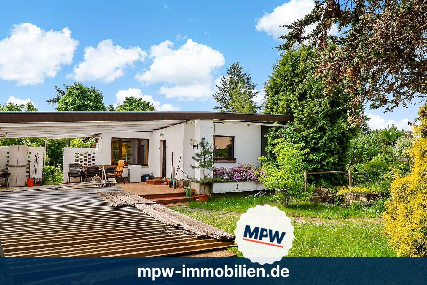 Wohnen im Grünen: Gepflegter Bungalow mit Pool, Kamin & sonnigem Garten in Berlin-Köpenick, 12555 Berlin (Treptow-Köpenick Köpenick)