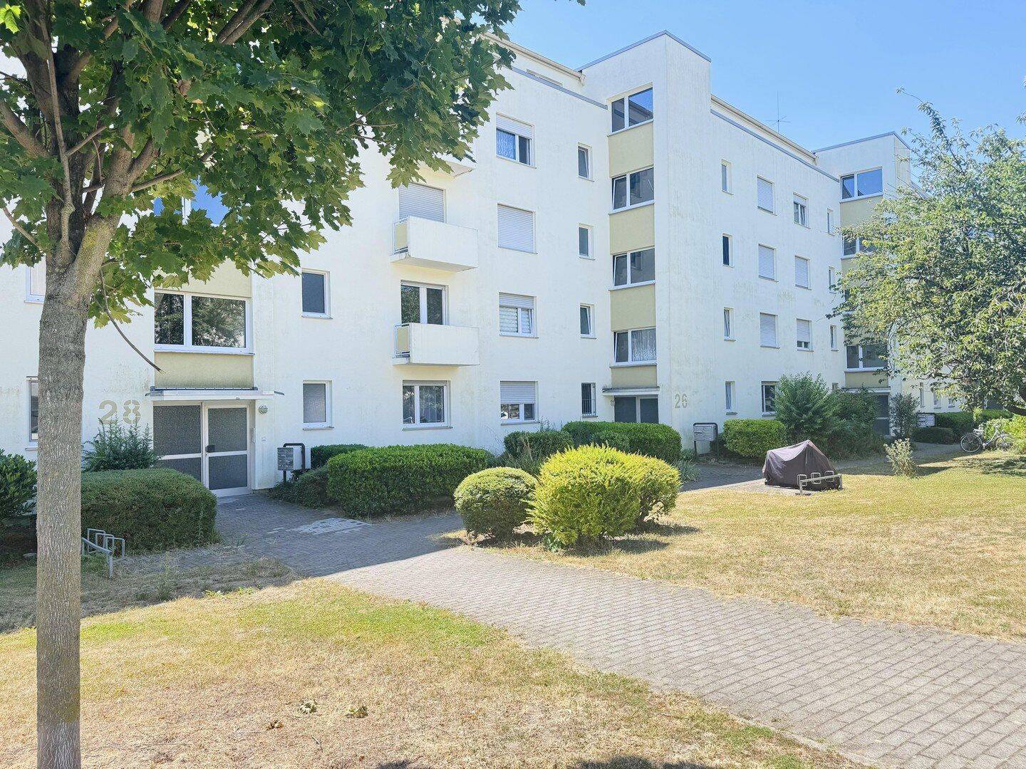 Provisionsfrei: Modernisierte 3-Zimmer-Wohnung mit 2 Balkonen, saniertem Bad und Hobbyraum, 67061 Ludwigshafen am Rhein (Mitte Süd)