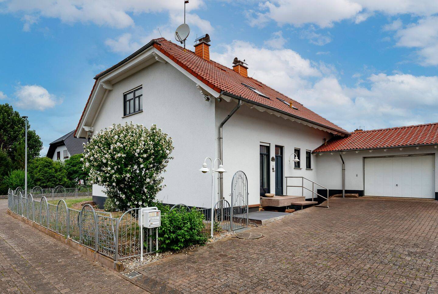 Einfamilienhaus in Grolsheim mit Einliegeroption, Doppelgarage und großzügigem Grundstück, 55459 Grolsheim
