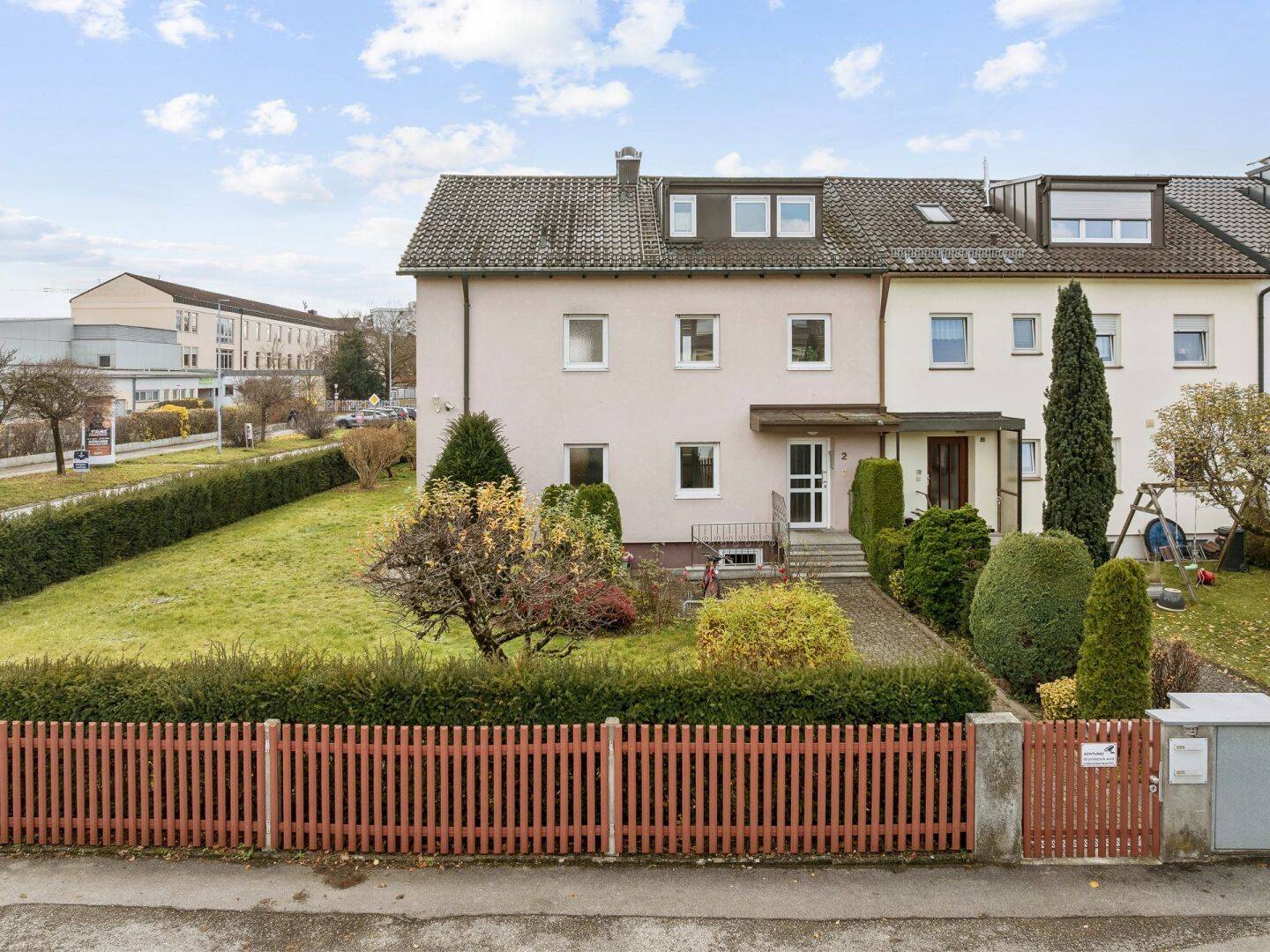 Gepflegtes 3-Familienhaus mit drei leerstehenden Einheiten und sonnigen Garten in Fürstenfeldbruck, 82256 Fürstenfeldbruck