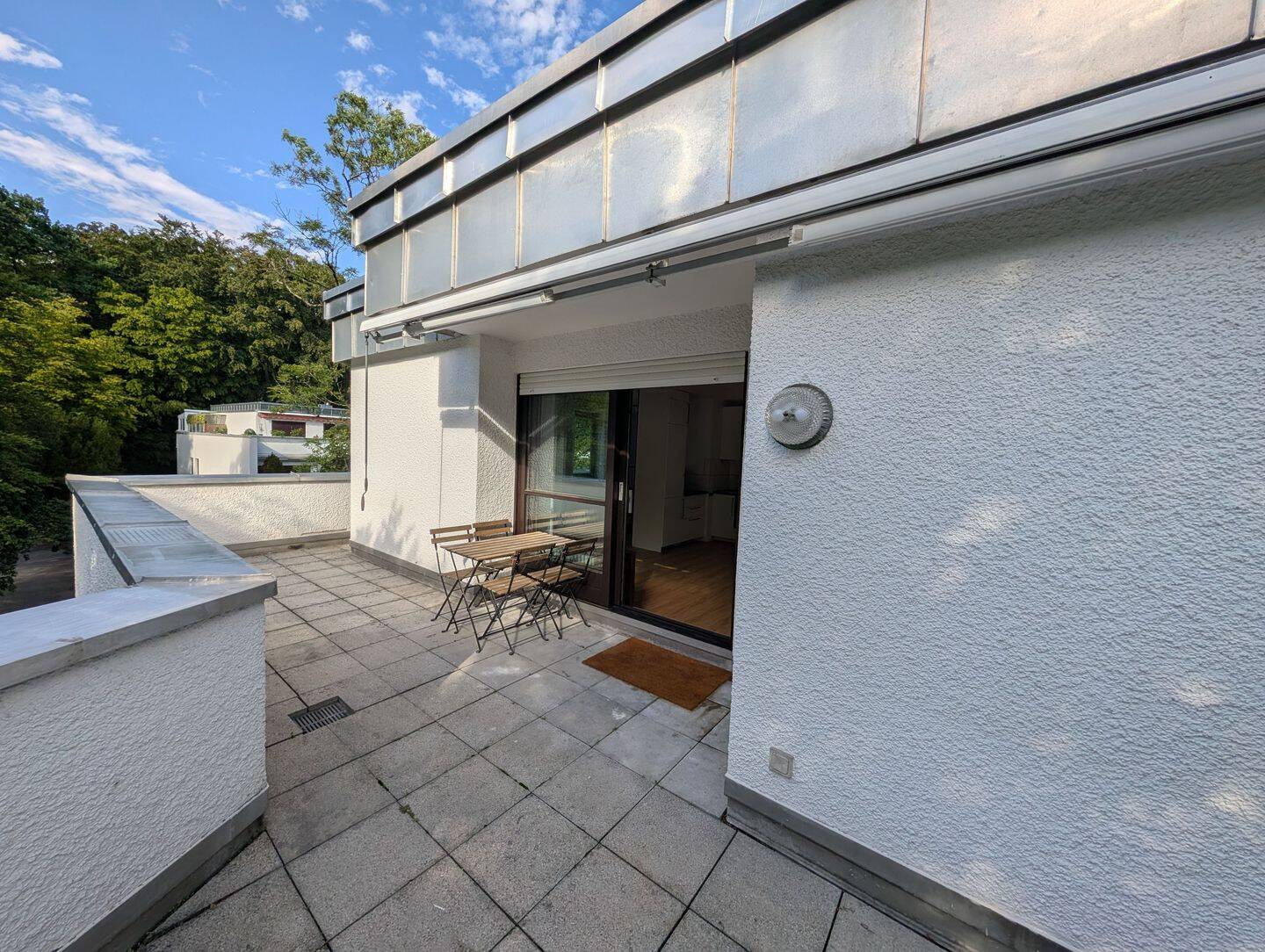 Erstbezug nach Renovierung: helle 1,5-Zimmer-Wohnung mit großer West-Dachterrasse in München-Solln, 81479 München (Thalk. Obersendl.-Forsten-Fürstenr.-Solln)