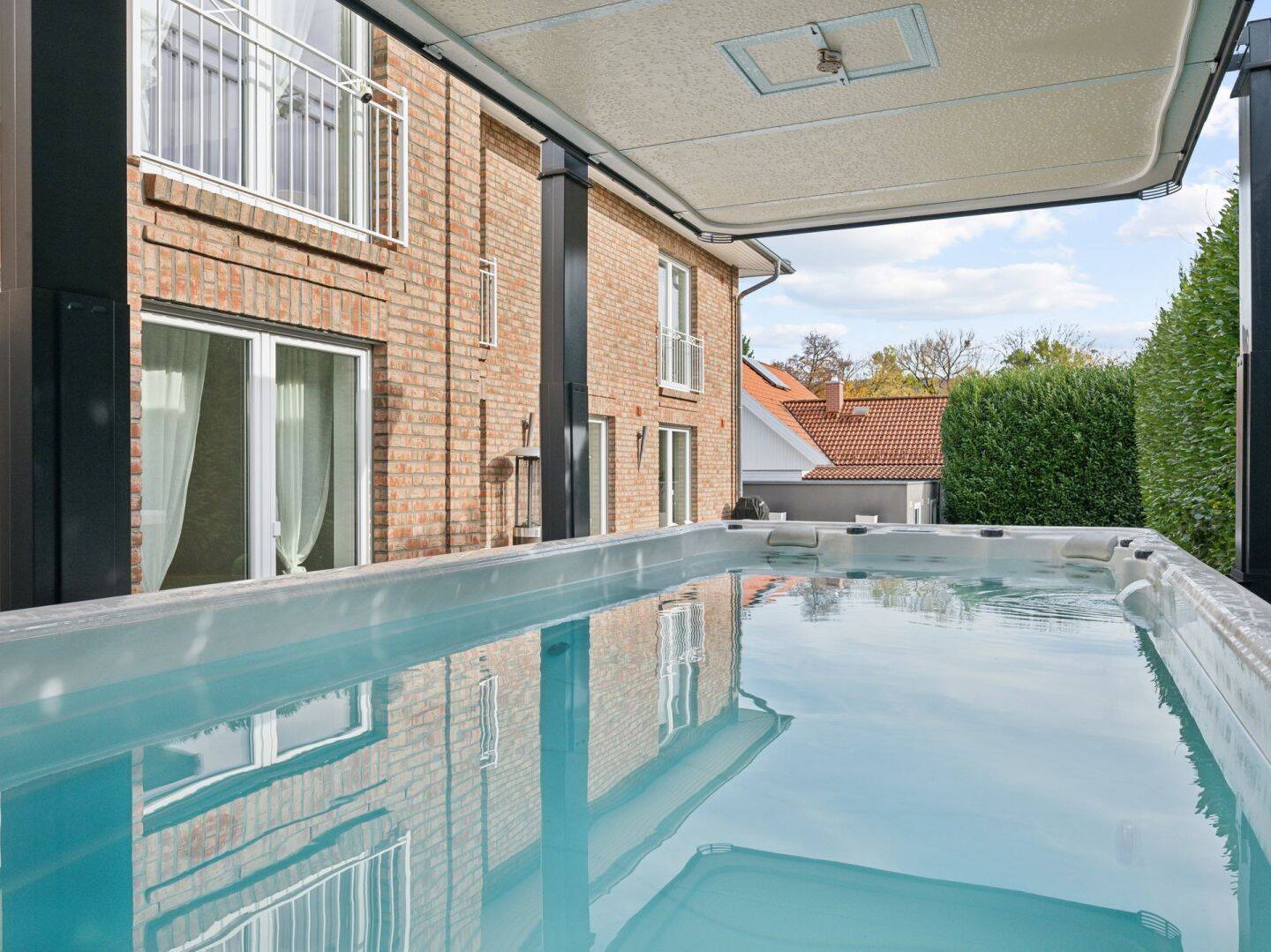 Energieeffizientes Einfamilienhaus mit Wärmepumpe, ELW, Doppelgarage u. beheizbarem Pool in Bad Boll, 73087 Bad Boll