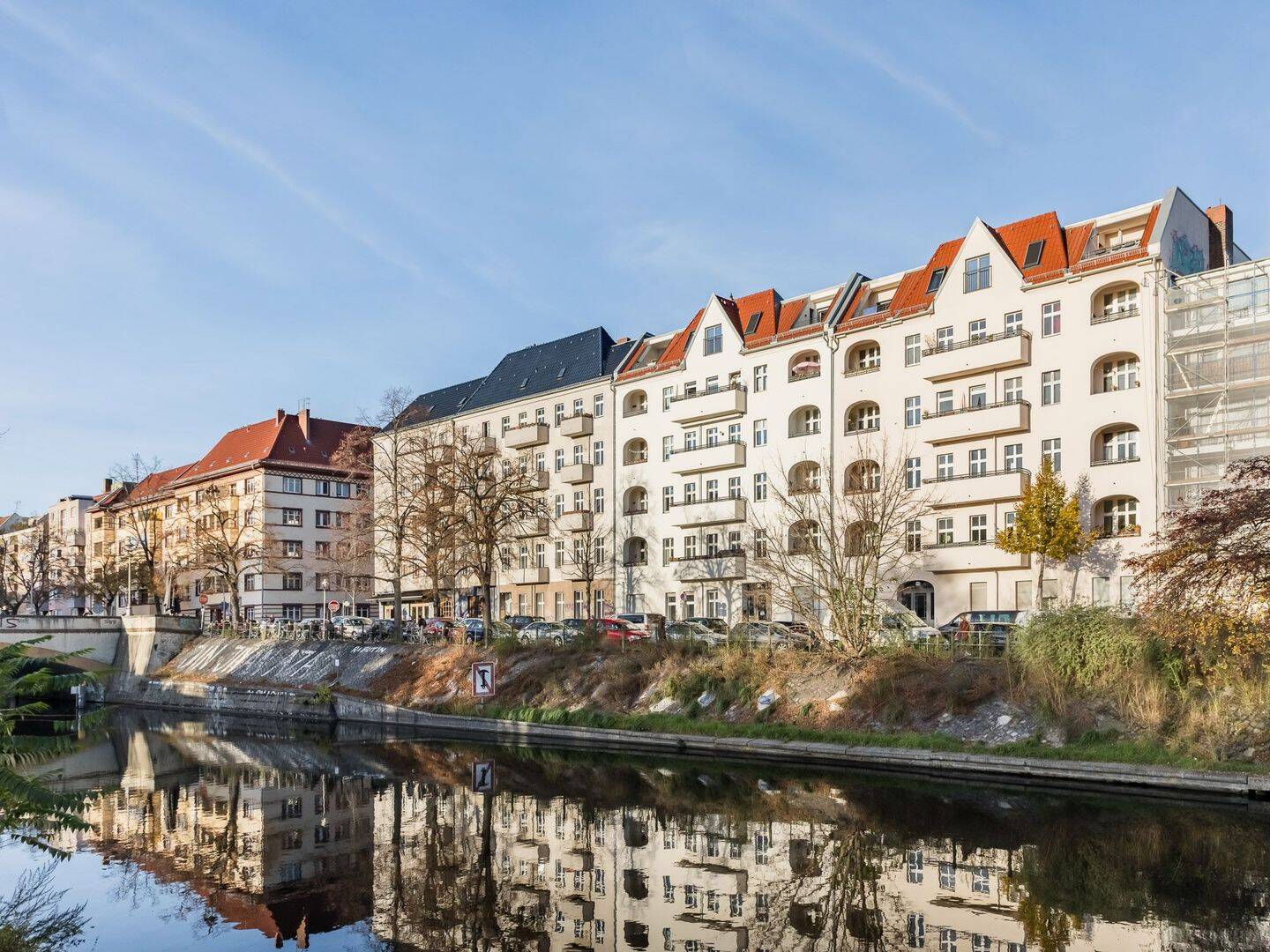 Wohnen am Wasser: Altbauwohnung mit Balkon und Wasserblick bezugsfrei zum 01.04.2027, 12059 Berlin (Neukölln Kolonie Petersbaude Kolonie Rübezahl)