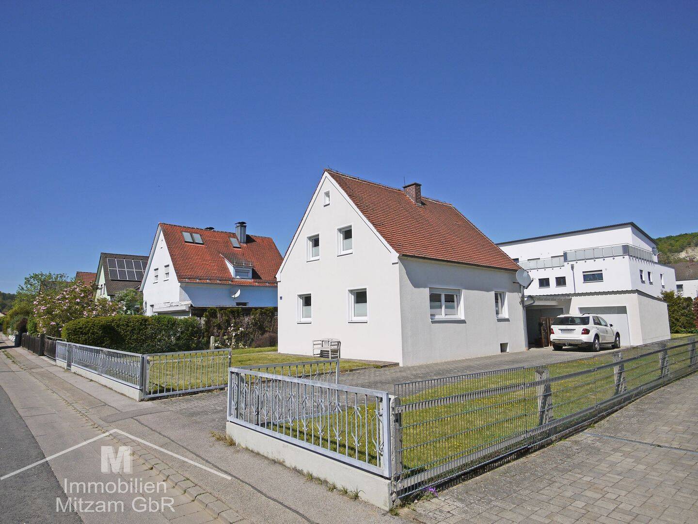 Modernisiertes Einfamilienhaus mit EBK und großer Garage in sonniger u. ruhiger Lage nahe der Altmühl, 92339 Beilngries
