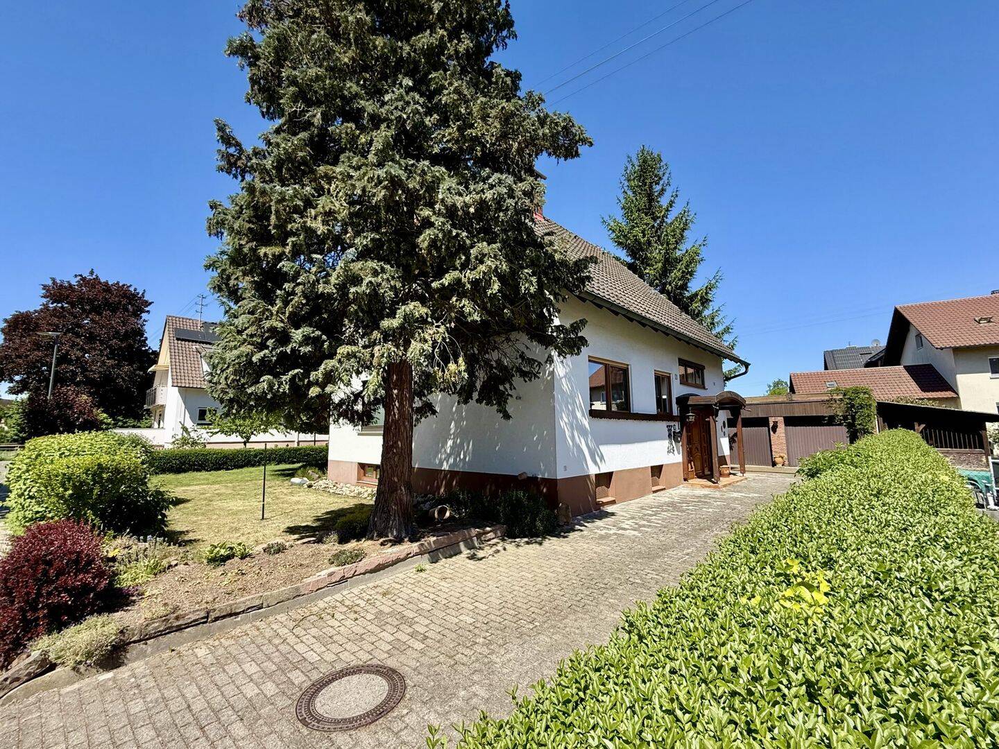 Gepflegtes Einfamilienhaus mit schöner Außenanlage in Neuried zum Kauf | IMMOKOPF.de, 77743 Neuried