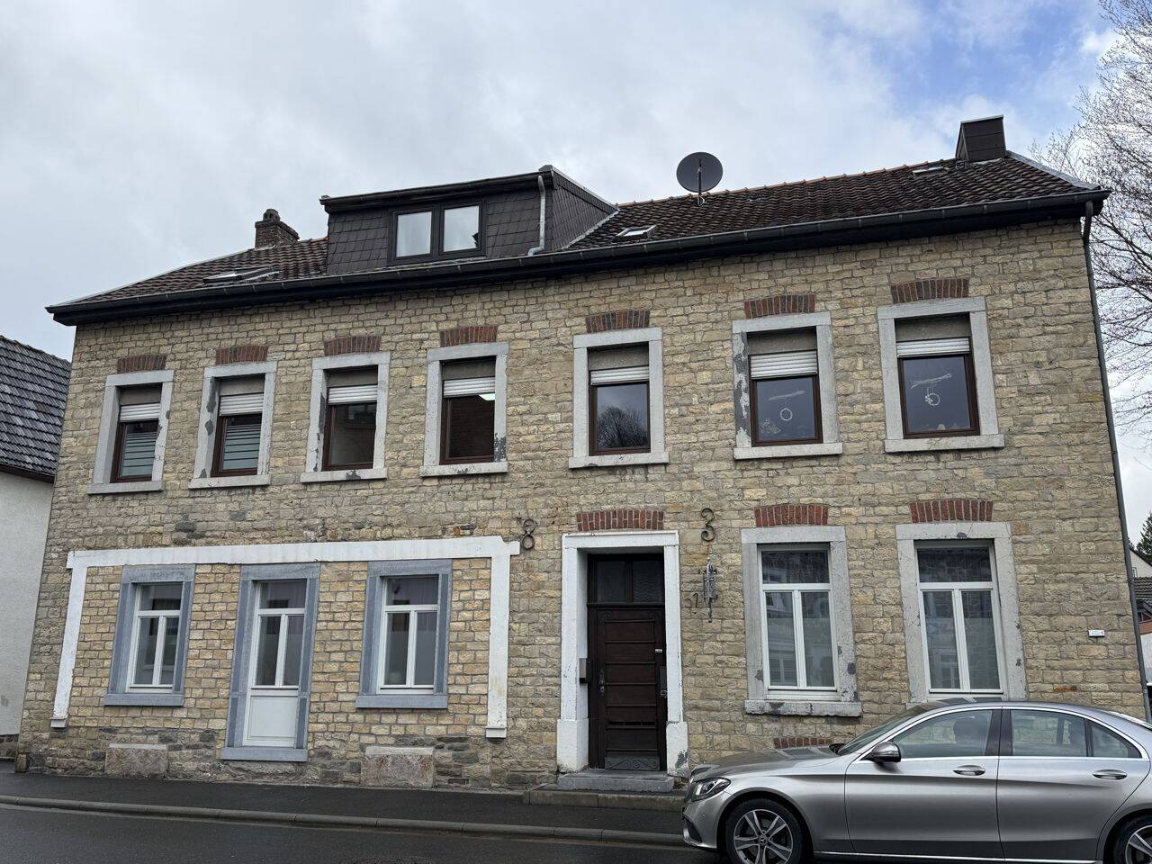 Denkmalgeschütztes Wohnhaus mit drei vermieteten Einheiten in Stolberg-Zweifall, 52224 Stolberg (Rhld.)