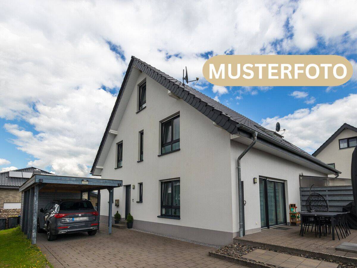 NEUWERTIGE DOPPELHAUSHÄLFTE, KFW 55, BAUJAHR 2016, WÄRMEPUMPE, SPITZBODEN AUSGEBAUT, CARPORT, 33181 Bad Wünnenberg