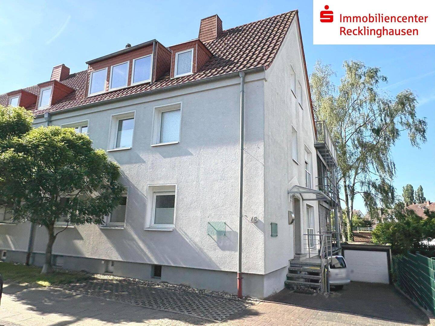 Freies und großzügiges 3-Familienhaus (250 qm Wfl.) mit 3 Garagen in Herten-Stadtmitte, 45699 Herten