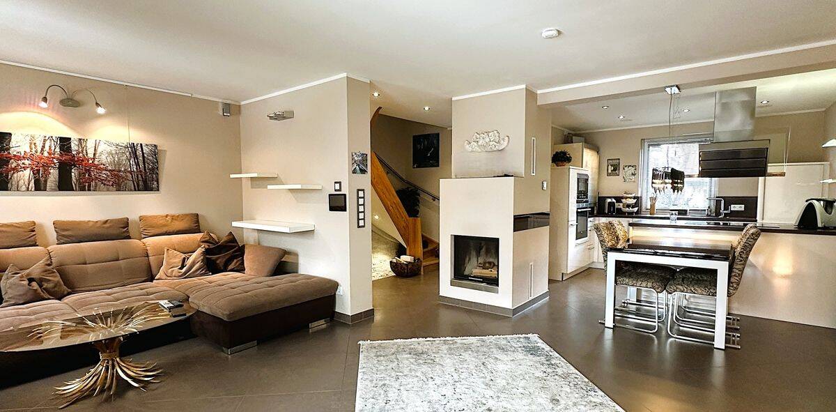 Stilvolles Reihenmittelhaus mit hochwertiger Ausstattung und privatem Wellnessbereich, 82223 Eichenau