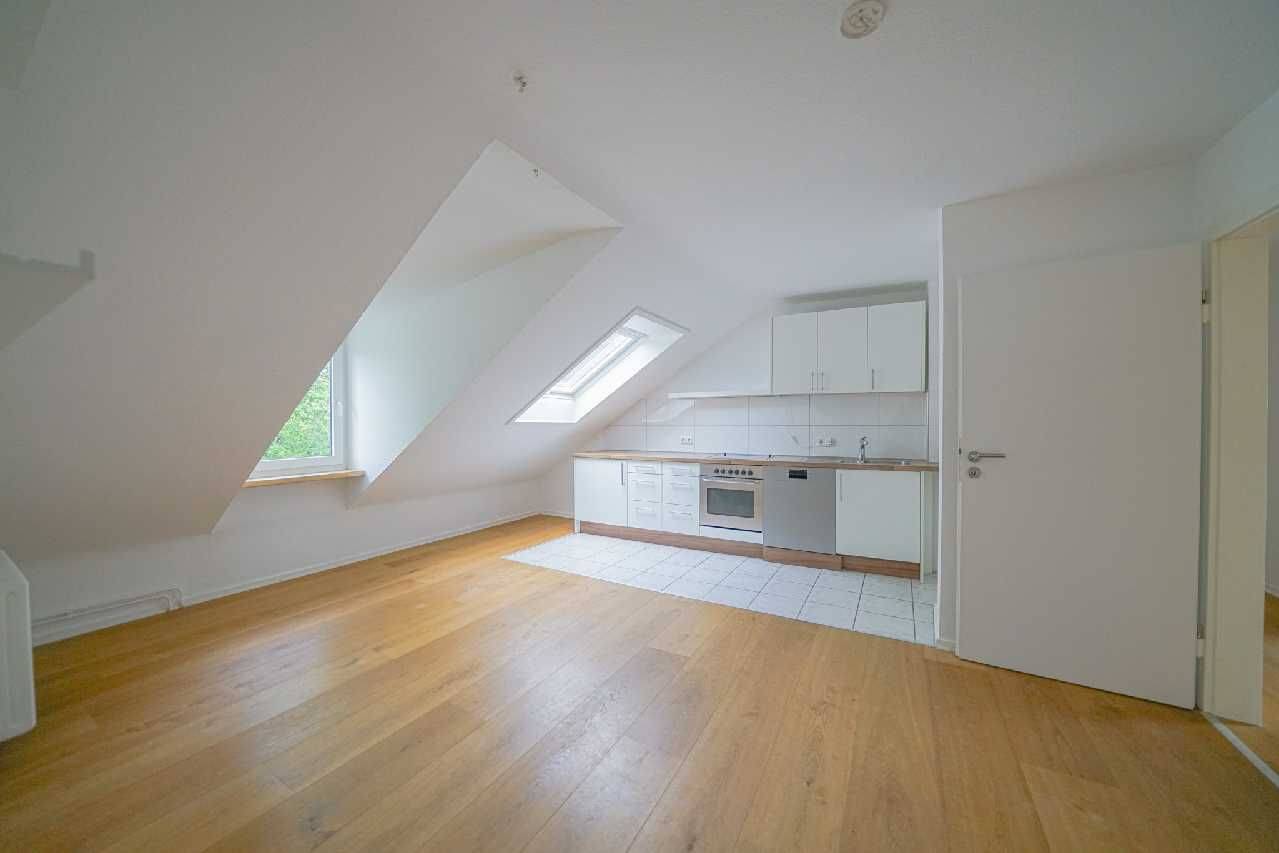 Ratingen-Süd: Gemütliche 3-Zimmer-Dachgeschosswohnung mit EBK und Gartenmitbenutzung im Grünen, 40878 Ratingen