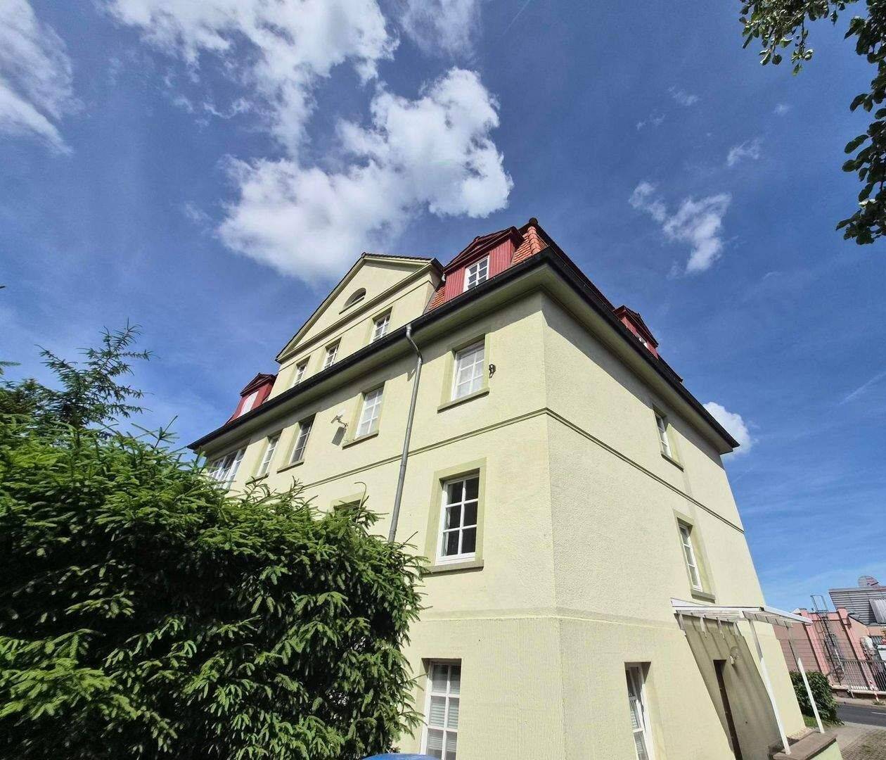 BESICHTIGUNGSTERMIN BITTE TELEFONISCH VEREINBAREN – 3 Raumwohnung im Souterrain mit Stellplatz in gepflegten Mehrfamilienhaus, 99867 Gotha