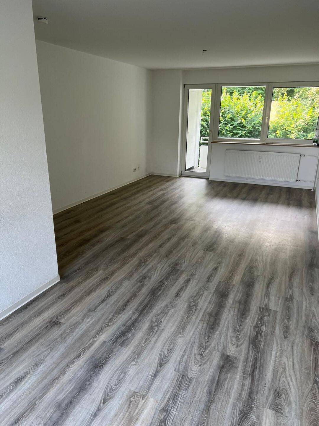 Lichtdurchflutete 4-Zimmer-Wohnung mit Balkon und Grünblick in Wuppertal ***WBS notwendig***, 42117 Wuppertal (Elberfeld)