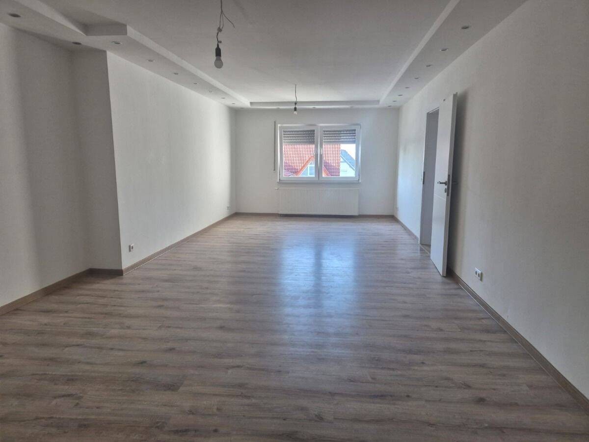 Modernisierte 3-Zimmer-Wohnung mit Wintergarten und Stellplatz in Pivitsheide, 32758 Detmold