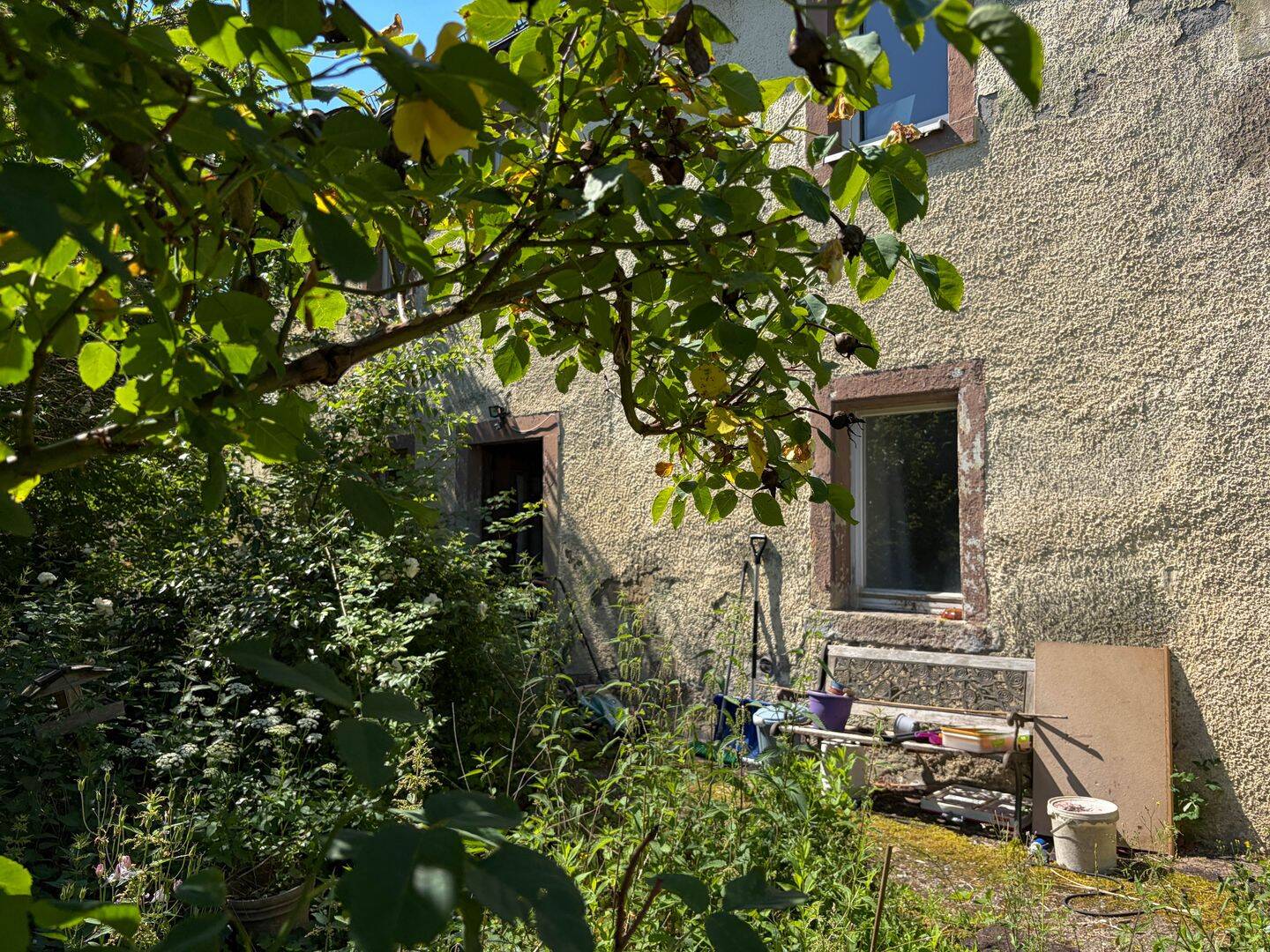 Ehemaliger kleiner Bauernhof mit zwei Wohnungen, 95706 Schirnding