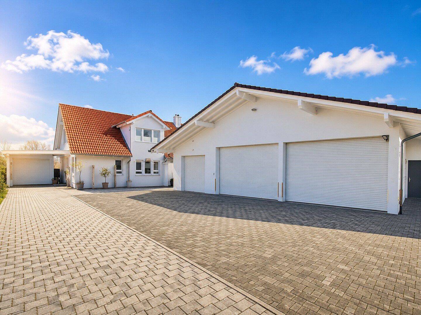 Wohnhaus mit vermieteten Gewerbeeinheiten – attraktive Kombination aus Wohnen und Rendite, 76275 Ettlingen
