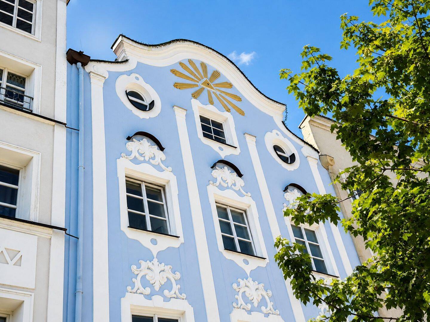 EINZIGARTIGE MAISONETTE AM STADTPLATZ – DACHTERRASSE MIT BURGBLICK, 84489 Burghausen