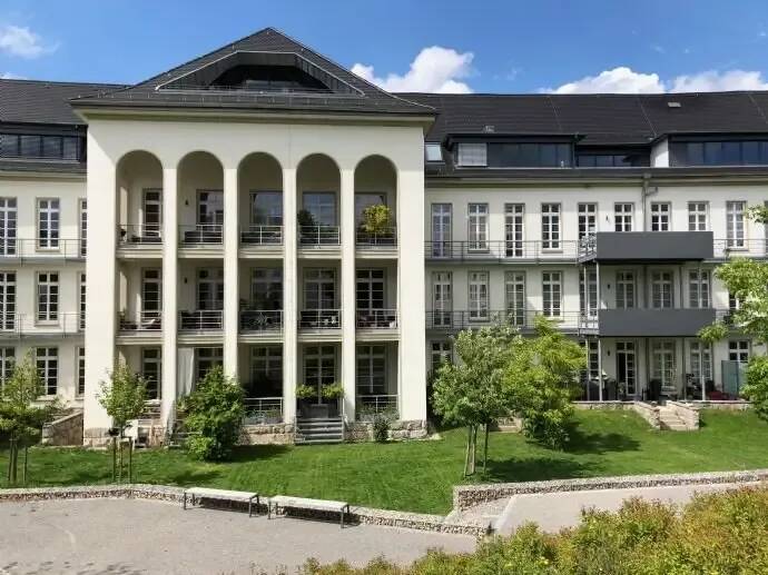 Luxuriöse 2-Zi.-Wohnung mit zwei Terrassen und eigenem Garten, 97074 Würzburg (Frauenland Sanderau)