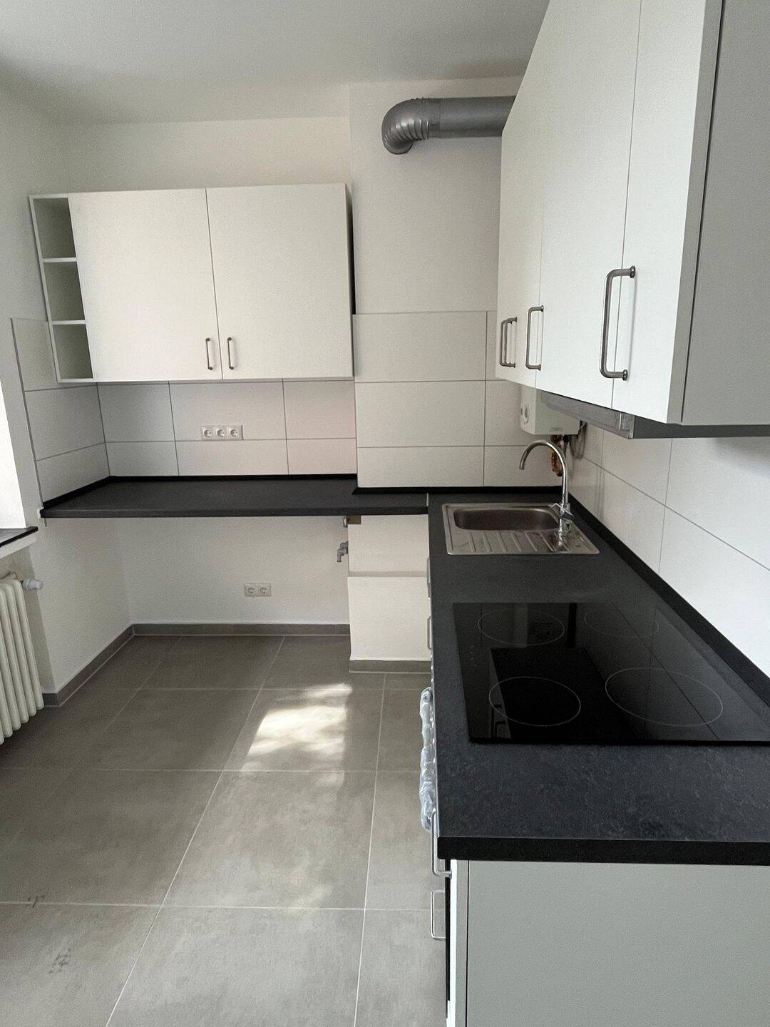 Sehr schöne kernsanierte 2-Zimmer-Wohnung mit Balkon, 27570 Bremerhaven (Geestemünde)