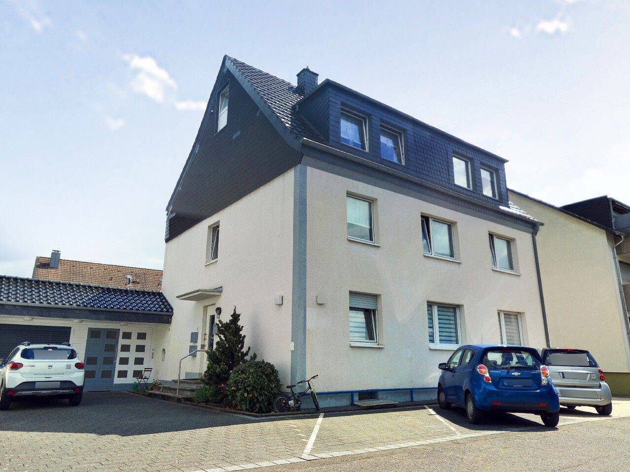 NEU: Vermietetes 3-Familienhaus + angebauter Bungalow in attraktiver Kombination, 51375 Leverkusen (Schlebusch)