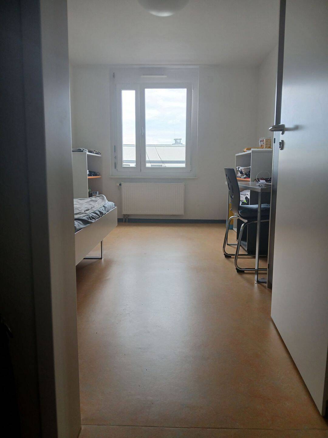 Nur für Studenten – Zimmer zur Untermiete im Studentenwohnheim, mitten in der Stadt!, 70191 Stuttgart (Bad Cannstatt Nord)