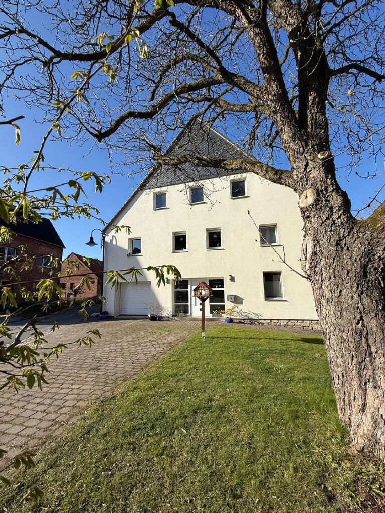 Zwei Einheiten, viele Möglichkeiten – renoviertes 2-Familienhaus mit Charakter, 33039 Nieheim