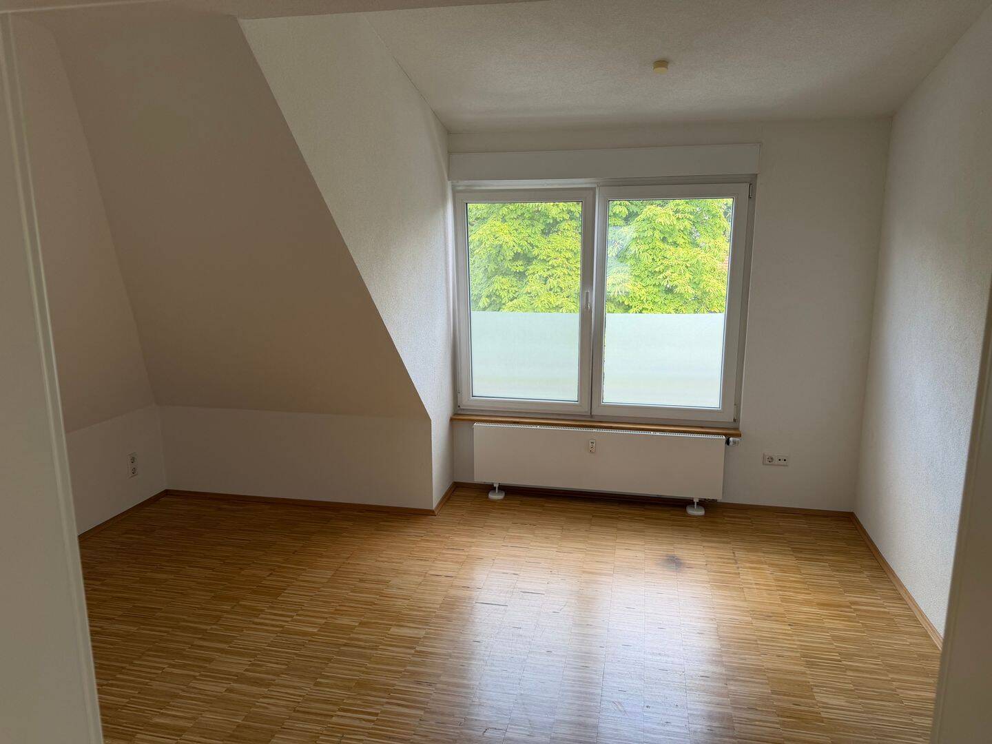 Mietwohnung, 1 Zimmer, 80 m², in Karlsruhe, 76187 Karlsruhe (Knielingen Maxau Mühlburg Nordweststadt)