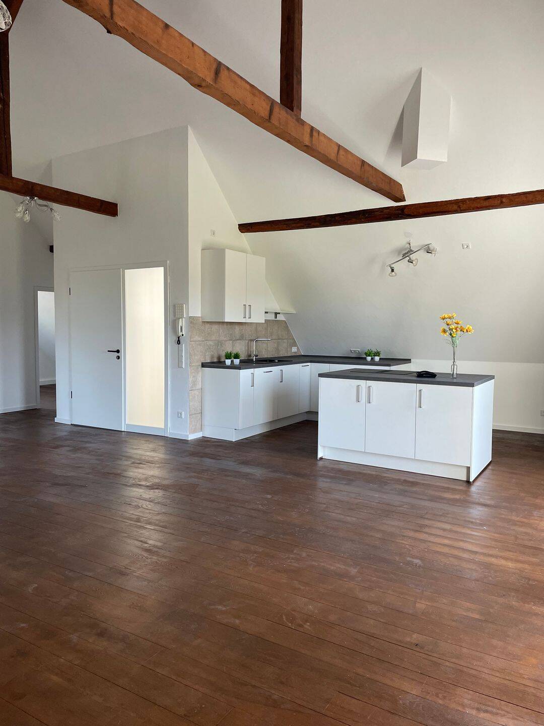Neu sanierte Wohnung mit viel Platz und Licht!, 59558 Lippstadt
