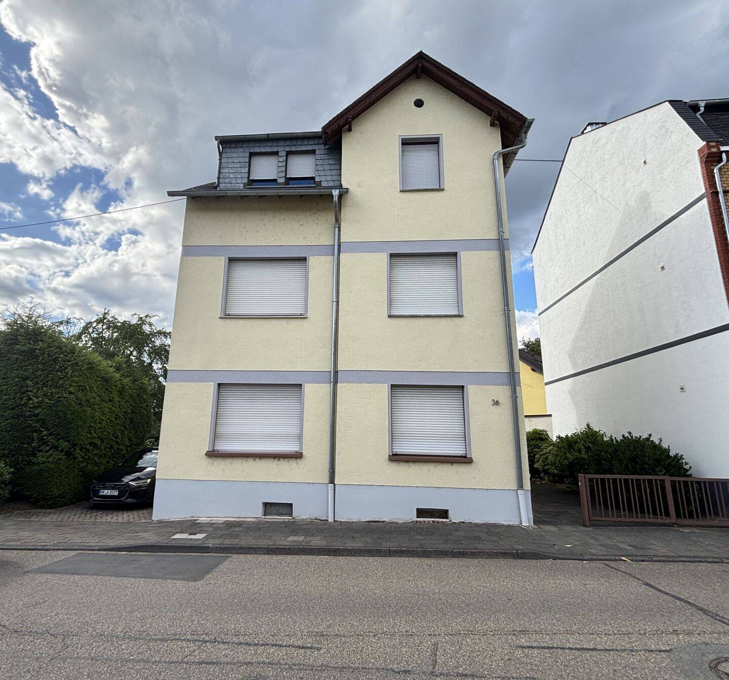 Charmantes Wohnjuwel mit Potenzial: Perfekt als Generationenhaus ODER zum Umbau als Mehrfamilienhaus, 56566 Neuwied