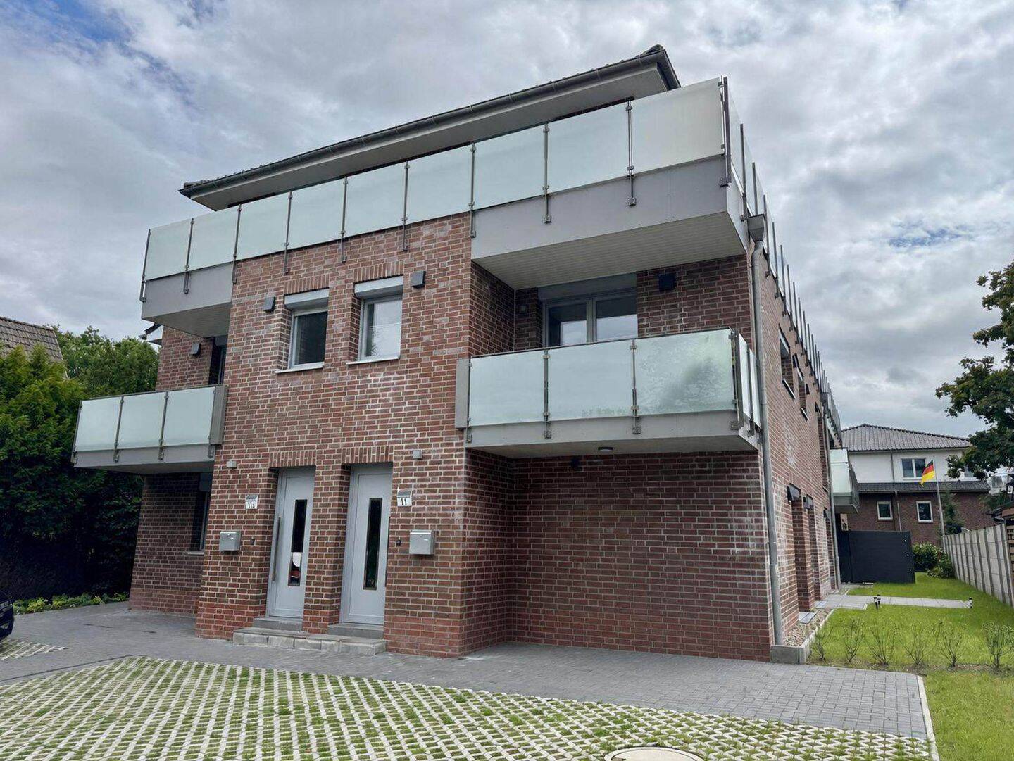 Zentral gelegene 2-Zimmer-KfW-40-Wohnung mit Balkon & Stellplatz in Schortens, 26419 Schortens (Stadt Wilhelmshaven)