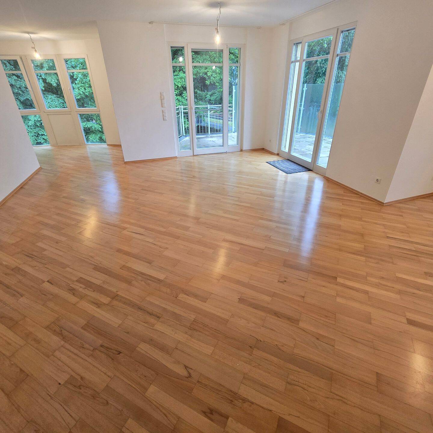 Attraktive, modern ausgestattete 3-Zimmer-Wohnung mit Aufzug und idyllischem Grünblick., 90768 Fürth