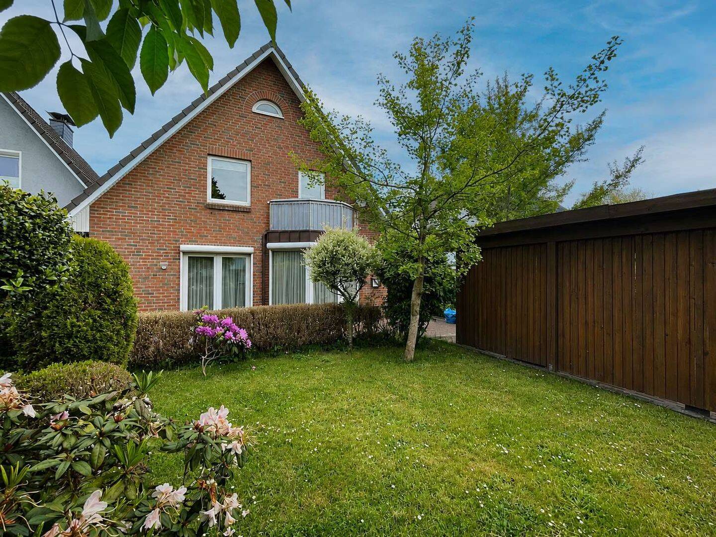 Hamburg/ Jenfeld: Doppelhaushälfte (DHH) mit 5 Zimmern, Garten und Carport in ruhiger Lage, 22045 Hamburg (Wandsbek Jenfeld Tonndorf)