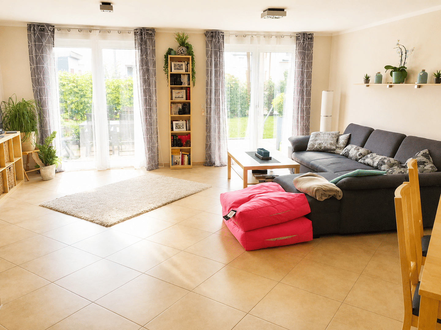 Modernes REH mit hochwertiger Ausstattung, Garage, Stellplätzen und Anbau, 90537 Feucht