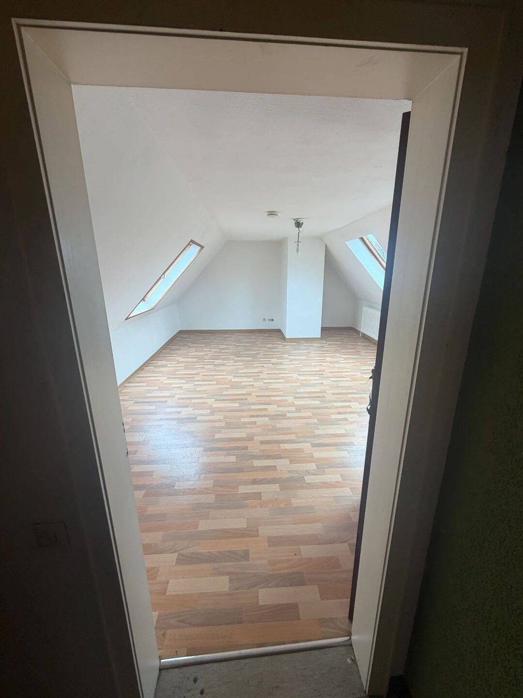 1-Zimmer-Dachgeschosswohnung – ab sofort verfügbar in Köln-Kalk, 51105 Köln (Porz Humboldt-Gremberg Kalk Poll)