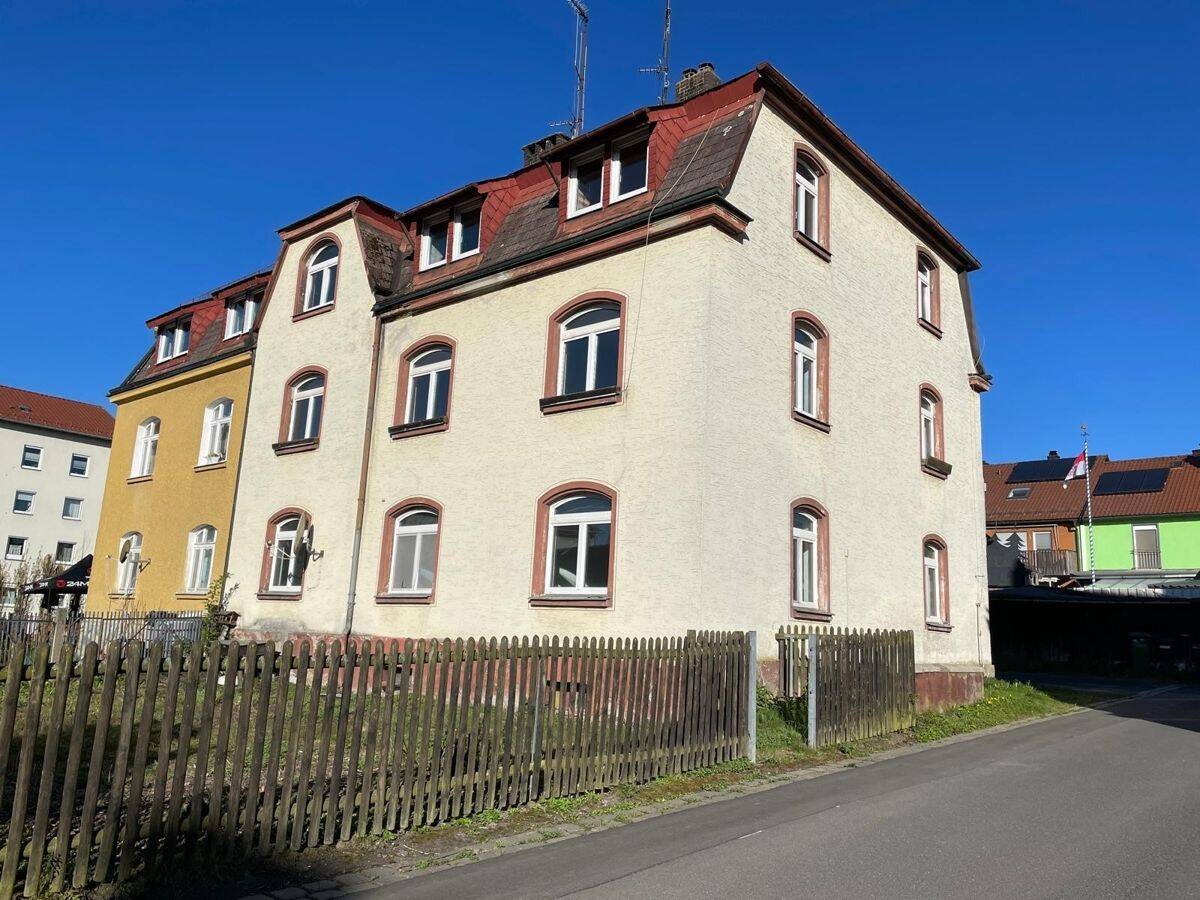 Leerstehende Doppelhaushälfte mit drei Wohneinheiten in Waldsassen!, 95652 Waldsassen