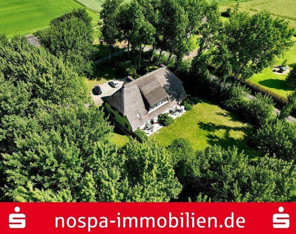 Großes Zweifamilienhaus unter Reet mit moderner Ausstattung, 25836 Vollerwiek