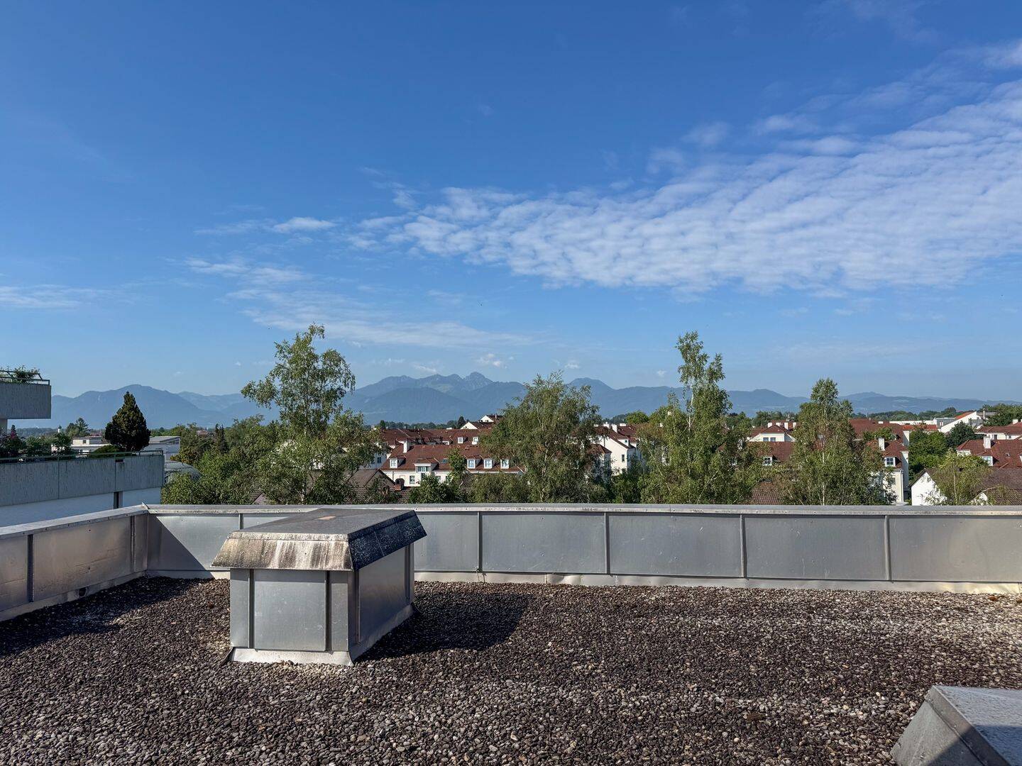 Großzügige 3-Zimmer-Wohnung mit Dachterrasse und Bergblick, 83026 Rosenheim (Aising Happing Pang Süd)