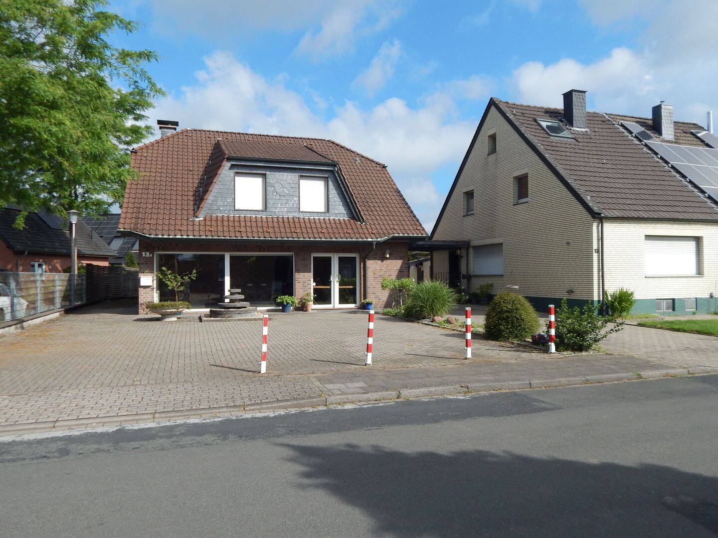Wohnkomplex: Einfamilienhaus mit Gewerbeeinheit, zwei Garagen, 3 Stellplätze // Doppelhaushälfte mit Garage und Lagerhalle, 47475 Kamp-Lintfort