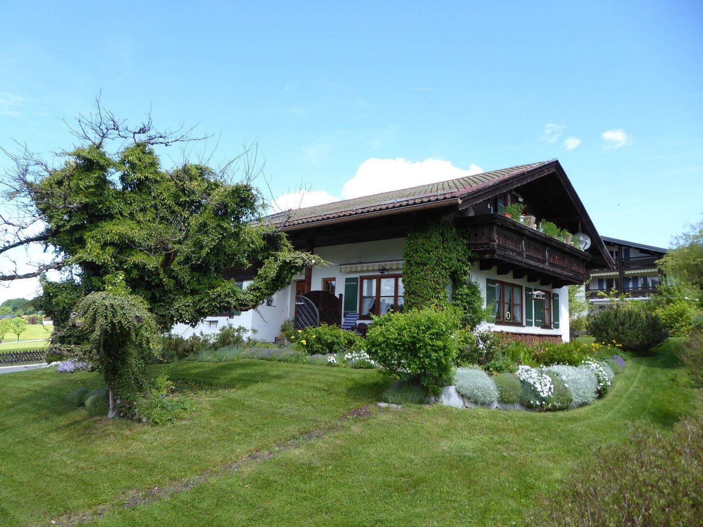 Charmantes und vielseitiges Einfamilienhaus in sehr sonniger Lage von Inzell zu verkaufen !, 83334 Inzell