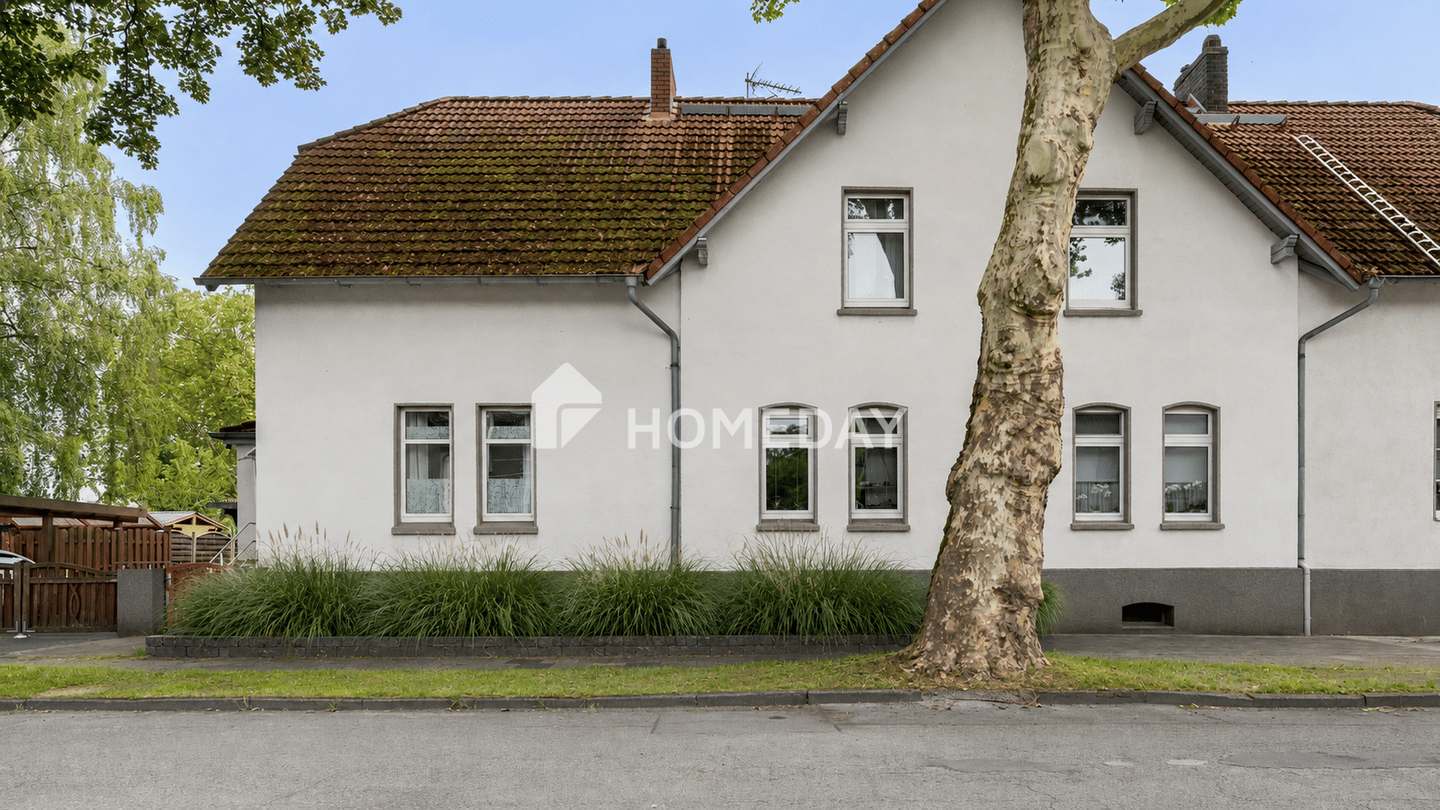 Charmantes Reihenhaus mit großem Grundstück und viel Potenzial, 46240 Bottrop (Boy Eigen)
