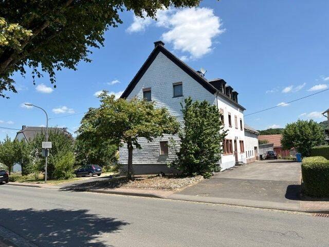 **Historisches Mehrfamilienhaus mit Nebengebäuden und Entwicklungspotenzial**, 54597 Hersdorf