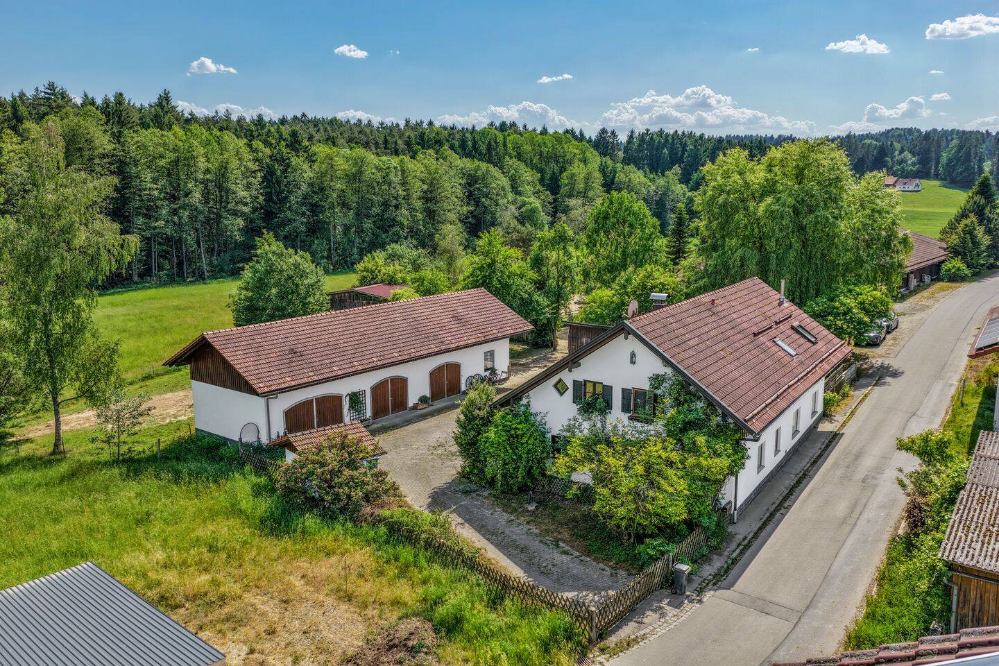 Hofstelle mit Herz – großzügiges Anwesen mit Reithalle, Reitplatz und Offenstallung!, 94541 Grattersdorf