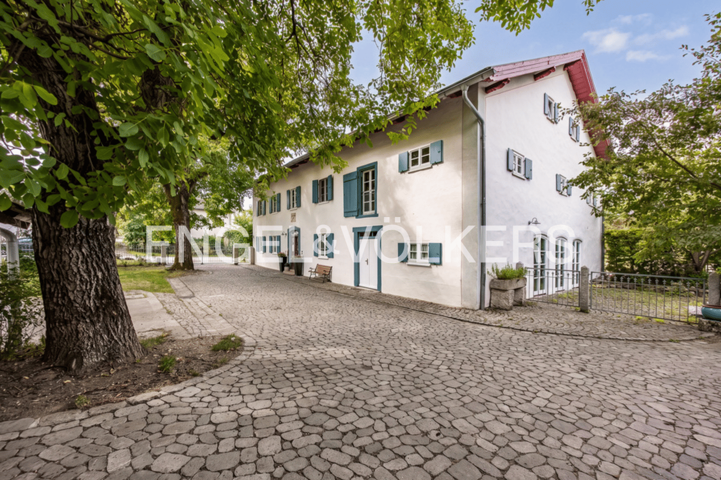 Exklusiver Pferdehof mit preisgekrönt saniertem Jurabauernhaus inklusive nachhaltigem Energiekonzept, 91788 Pappenheim