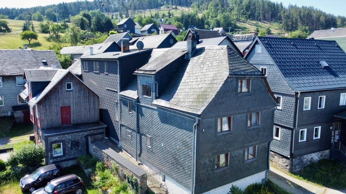 Zwei Häuser zum Preis von einem mit großen Garten und Wiesenflächen, 98744 Meura