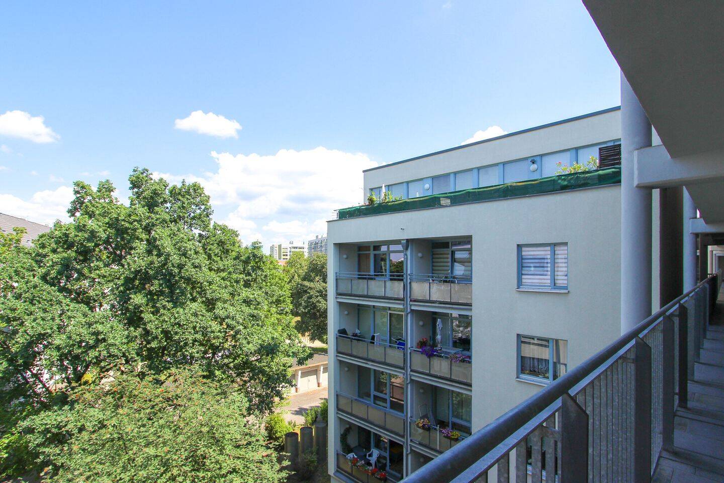 Vermietete 2-Zimmer-Wohnung mit Potenzial, 1307 Dresden