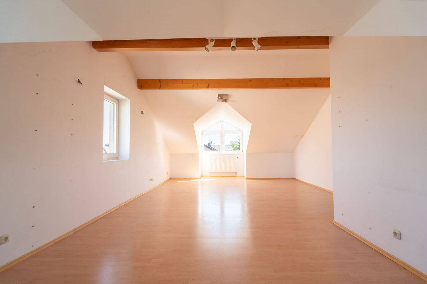 2-Zimmer-Dachgeschosswohnung in Höhenkirchen-Siegertsbrunn, 85635 Höhenkirchen-Siegertsbrunn