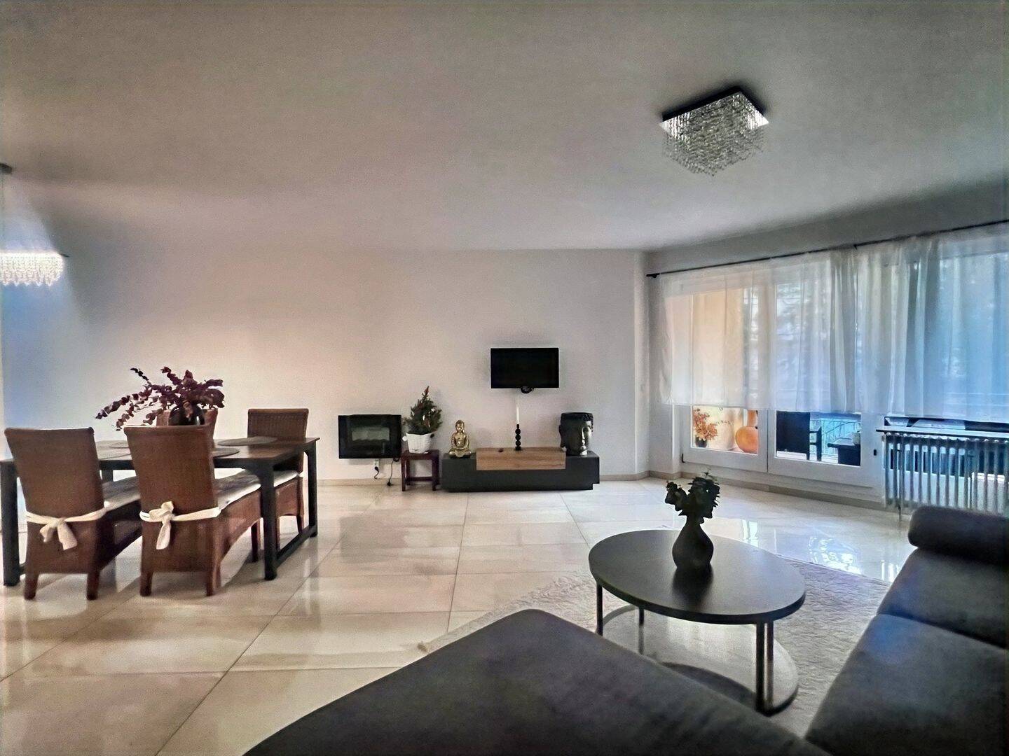 Charmante 2,5 Zi. Wohnung mit gehobene Ausstattung und Loggia in perfekter Lage in Baden-Baden!!!, 76530 Baden-Baden (Ebersteinburg Innenstadt Lichtental Varnhalt Weststadt)