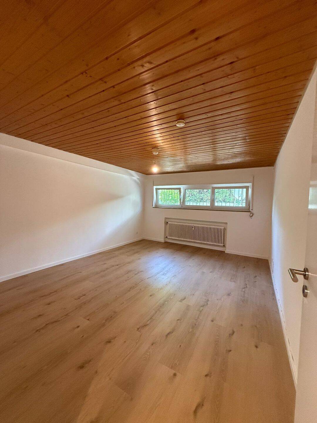 renovierte, kompakte 1-Zimmer Souterrainwohnung, 70435 Stuttgart (Stammheim Zuffenhausen)