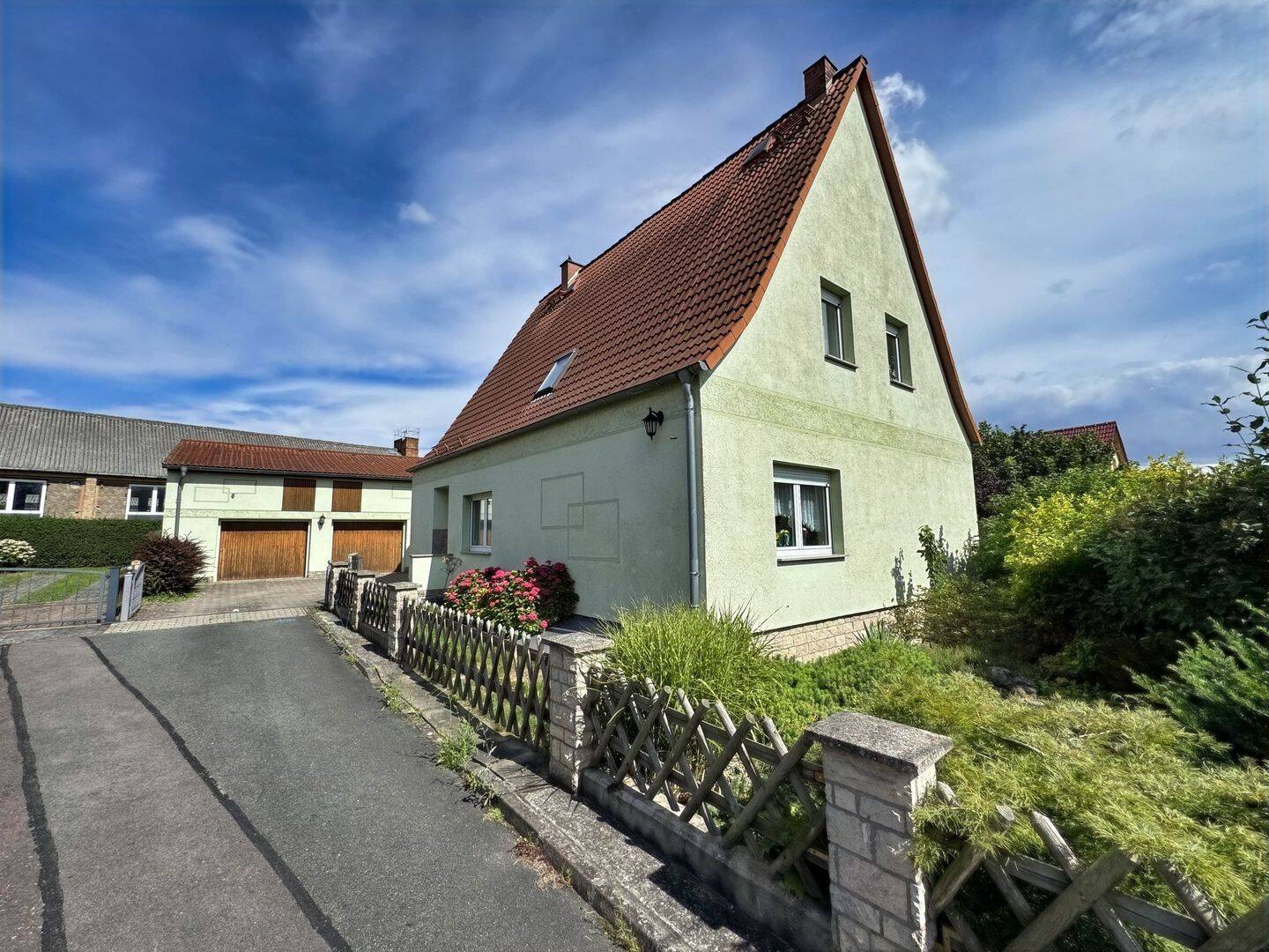 „Preisreduzierung“  Großzügiges Einfamilienhaus mit Doppelgarage und Ausbaureserve, 99869 Molschleben